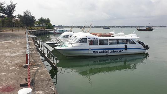 Cano bị cấm xuất bến, người dân, du khách mắc kẹt ở đảo Cù Lao Chàm