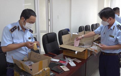 Phát hiện hơn 500 iPhone trị giá hàng tỷ đồng không rõ nguồn gốc