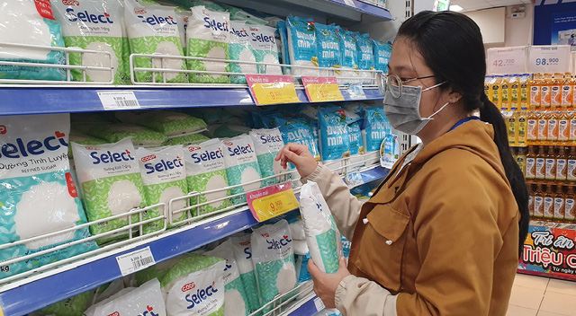 Co.opmart và Co.opXtra giảm giá 3.000 sản phẩm thiết yếu - Ảnh 1.