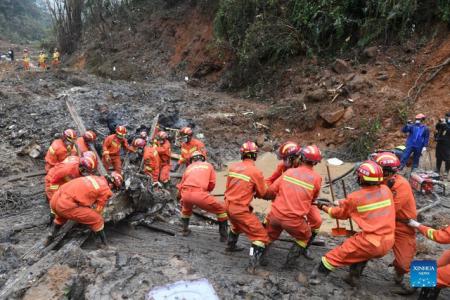Vụ tai nạn máy bay tại Trung Quốc: Tìm thấy mảnh vỡ động cơ