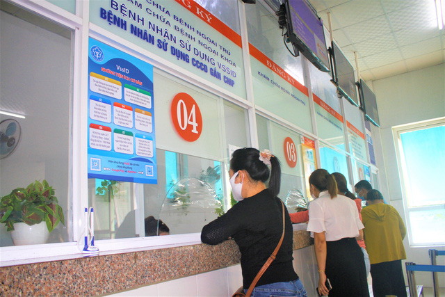 Rút ngắn thời gian khám chữa bệnh BHYT bằng CCCD gắn chip - Ảnh 1.