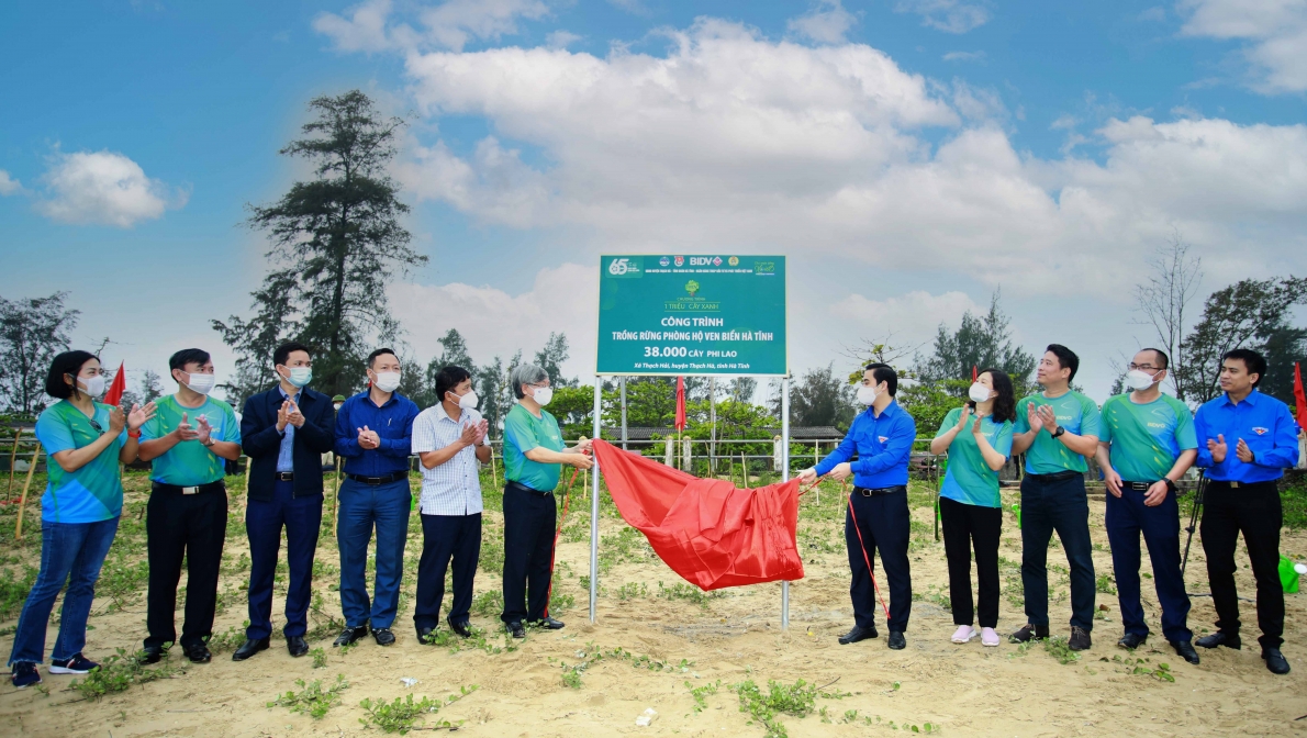 BIDV khánh thành nhà cộng đồng tránh lũ và trồng cây phòng hộ ven biển tại Hà Tĩnh