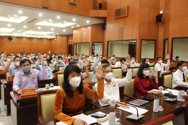 Thông qua 12 nghị quyết quan trọng liên quan đến phát triển kinh tế-xã hội - Ảnh 2.