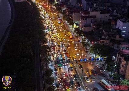 Người dân ùn ùn trở lại Thủ đô, đường phố 
