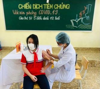 Gần 200 trẻ từ 5 đến dưới 12 tuổi đầu tiên tiêm vaccine COVID-19