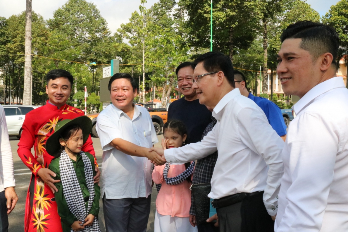 Đoàn sáng tác gặp gỡ, trao đổi với Phó Bí thư Thành ủy TP Đồng Xoài, tỉnh Bình Phước