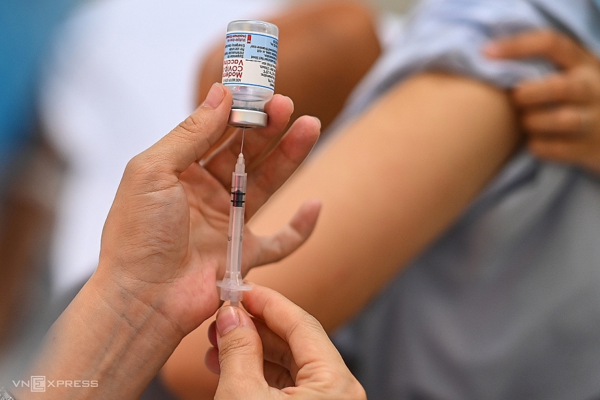 Hà Nội dự kiến tiêm vaccine cho học sinh lớp 6 từ 17/4. Ảnh minh hoạ