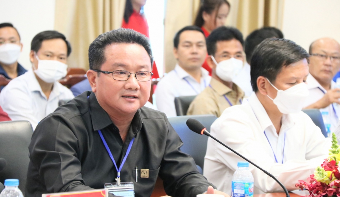 Ông Hồ Minh Sơn, Phó Tổng biên tập Tạp chí Nhiếp ảnh và Đời sống, Viện trưởng Viện Nghiên cứu Thị trường - Truyền thông Quốc tế (IMRIC) phát biểu tại Hội nghị