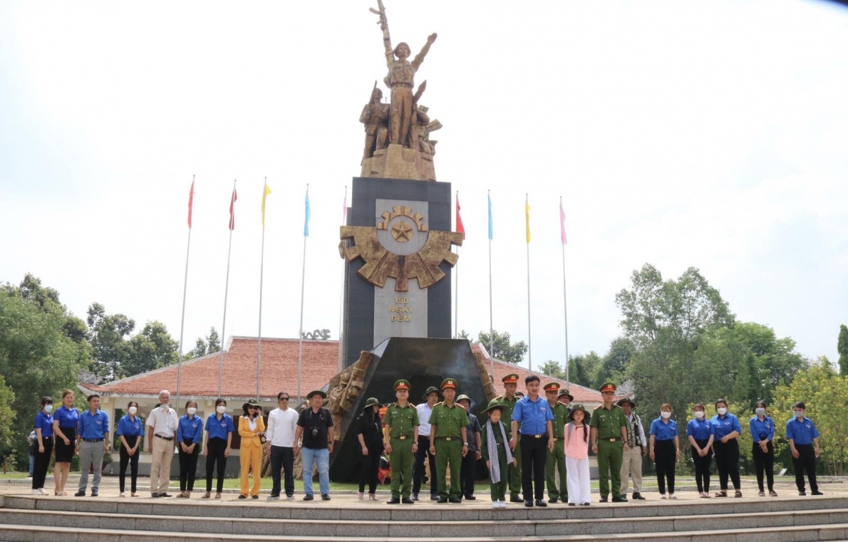 Tác nghiệp tại lễ trao tặng xe lăn...