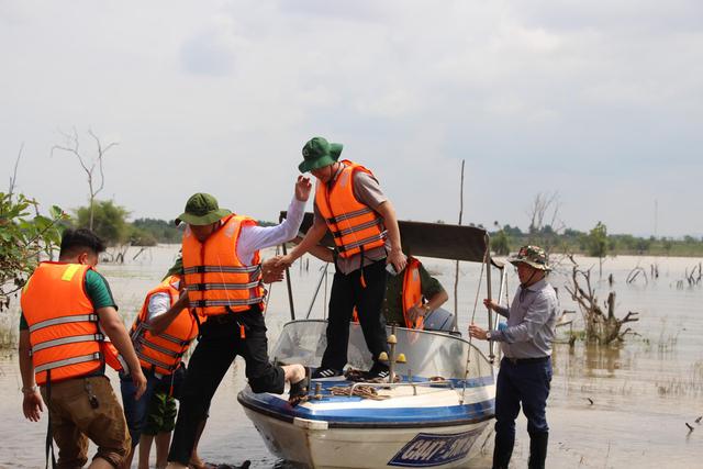 Vụ phá gần 400ha rừng: Bí thư, Chủ tịch tỉnh đến hiện trường chỉ đạo điều tra - Ảnh 2.