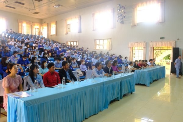 Trường Cao đẳng Cộng đồng Cà Mau: Tổ chức chương trình "San sẻ yêu thương, chung tay vượt qua đại dịch"