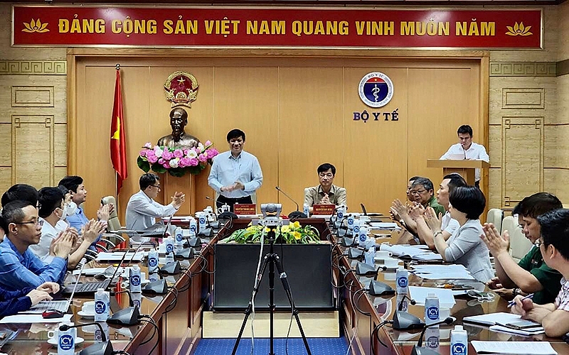 Bộ trưởng Y tế Nguyễn Thanh Long thông tin tại hội nghị. Ảnh: Báo Nhân dân