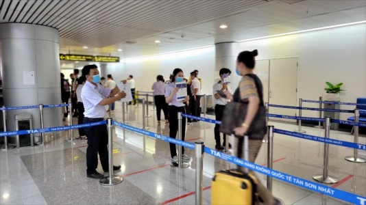 Cải tiến quy trình kiểm tra y tế đối với người nhập cảnh, giảm ùn tắc sân bay Tân Sơn Nhất