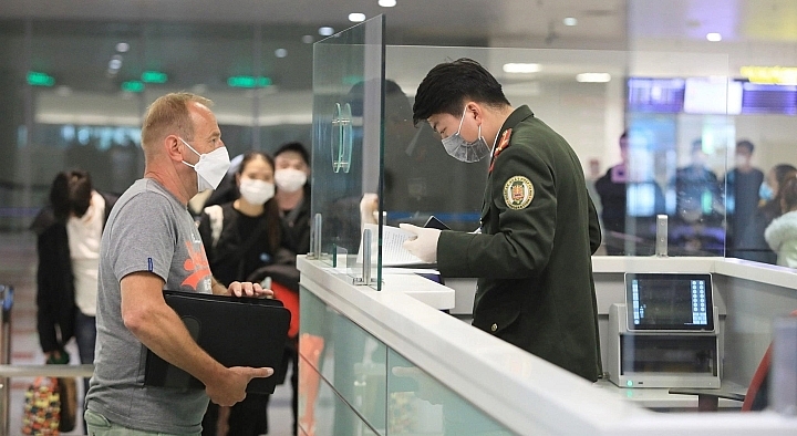 người nhập cảnh vào Việt Nam không phải khai báo y tế. Ảnh minh hoạ: Vietnamnet