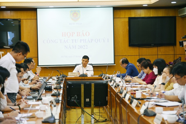 Bộ Tư pháp nói gì về kê biên, phong toả tài khoản lãnh đạo FLC và Tân Hoàng Minh - Ảnh 1.