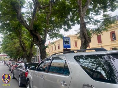 Khi điểm dừng, đón trả khách của xe bus thành nơi đỗ xe