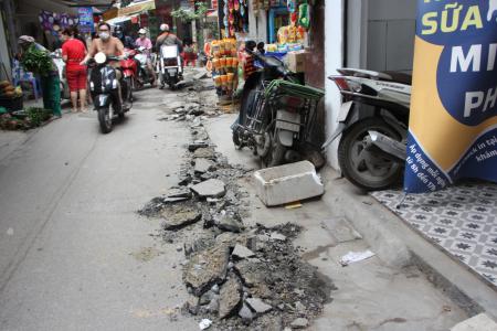 Hà Nội: Đường Mễ Trì nham nhở, ngổn ngang vì dự án cải tạo đường ống nước sạch