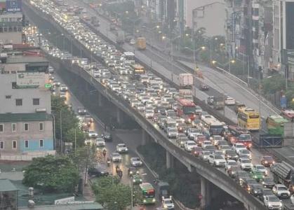 Tắc nghẽn cửa ngõ Thủ đô, đường vành đai 3 tê liệt: 