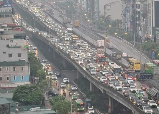 Tắc nghẽn cửa ngõ Thủ đô, đường vành đai 3 tê liệt: "Đánh vật" đường về quê