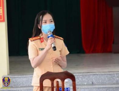 Tuyên truyền pháp luật về ATGT đường thủy nội địa trên hồ Hòa Bình