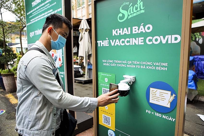 Tạm dừng khai báo y tế nội địa. Ảnh: PLO