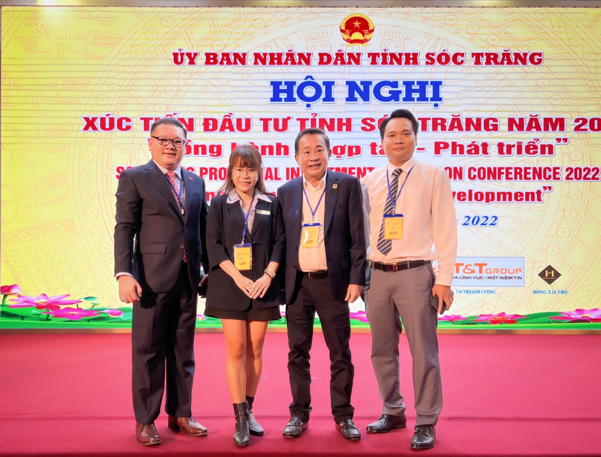 Nhà đầu tư trao học bổng chia sẻ học sinh có hoàn cảnh khó khăn