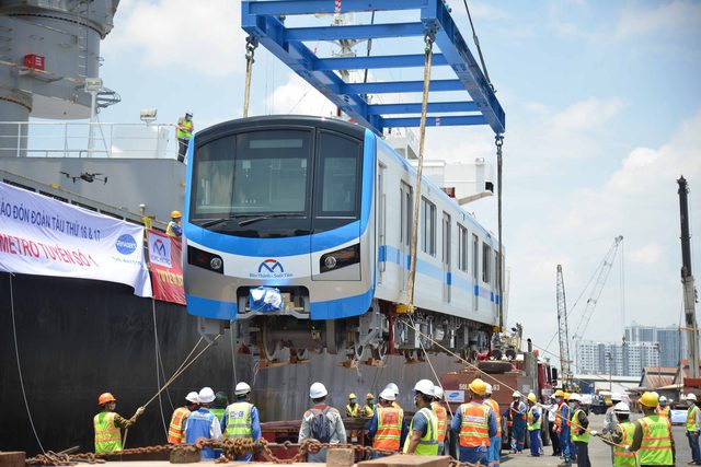 Hai đoàn tàu cuối cùng tuyến metro số 1 cập cảng Khánh Hội - Ảnh 3.