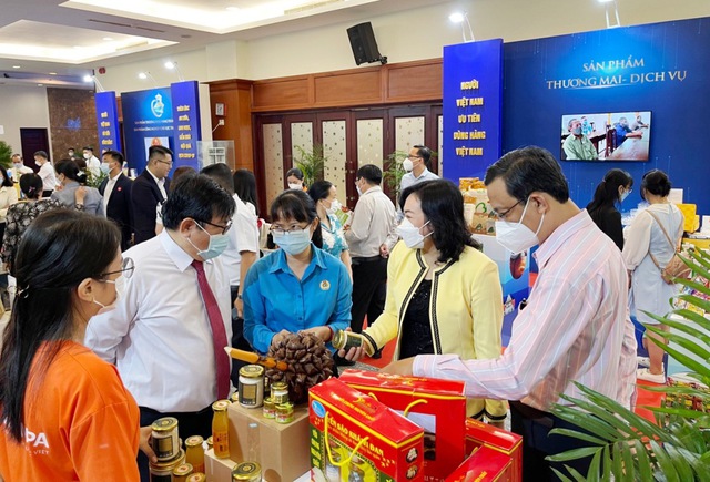 Đẩy mạnh các giải pháp hỗ trợ DN Việt kích cầu tiêu dùng nội địa - Ảnh 1.