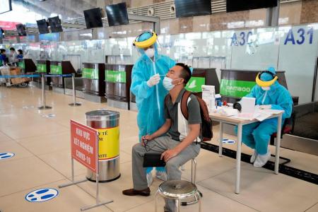 Đề xuất tạm dừng xét nghiệm SARS-CoV-2 trước khi nhập cảnh