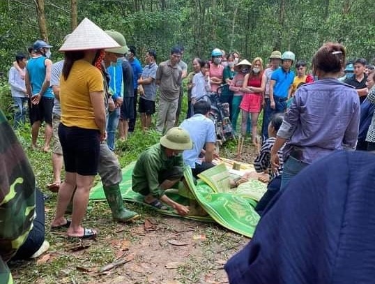 Phú Thọ: Hai bố con đuối nước thương tâm