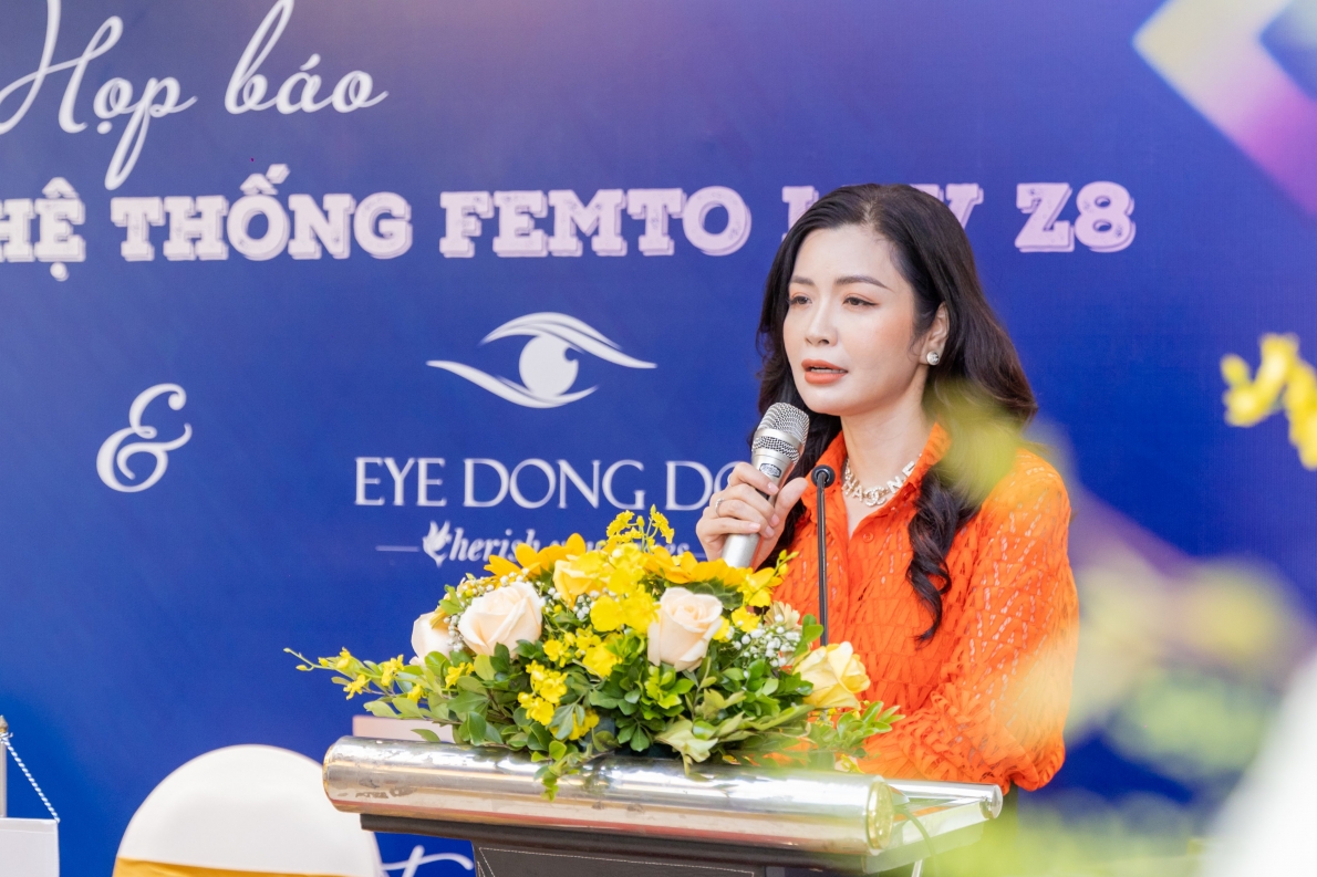 Bệnh viện Đông Đô: Ứng dụng công nghệ cao "tìm lại sự tự do cho đôi mắt"