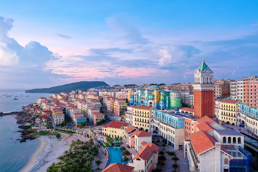 Những con phố đậm chất Địa Trung Hải bên bờ biển Phú Quốc. Ảnh Sun Property