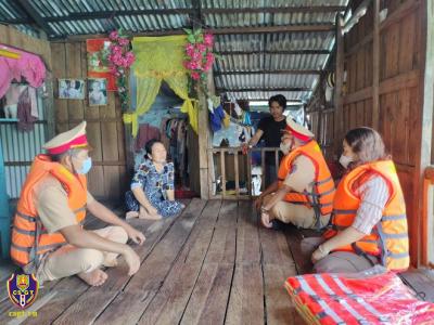 Đắk Nông: Tuyên truyền tặng áo phao cho trẻ em phòng ngừa đuối nuớc trong mùa mưa bão