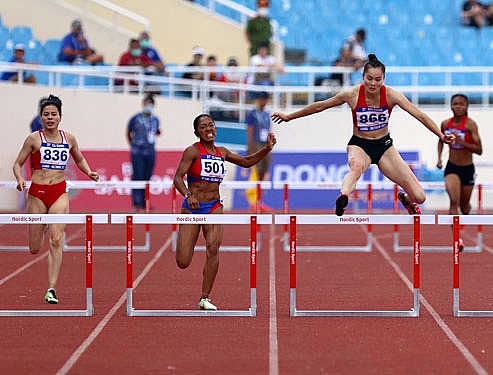 Quách Thị Lan giành HCV nội dung chạy 400m rào nữ. Ảnh: NLĐ