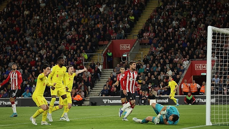 Liverpool ngược dòng đánh bại Southampton