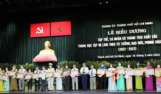 Xây dựng văn hóa ứng xử đặc trưng của người dân Thành phố mang tên Bác - Ảnh 2.