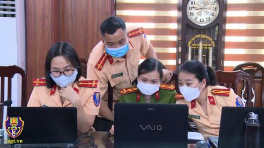 Tập huấn nghiệp vụ đăng ký xe ô tô, mô tô, xe gắn máy cho Công an các huyện, thành phố.