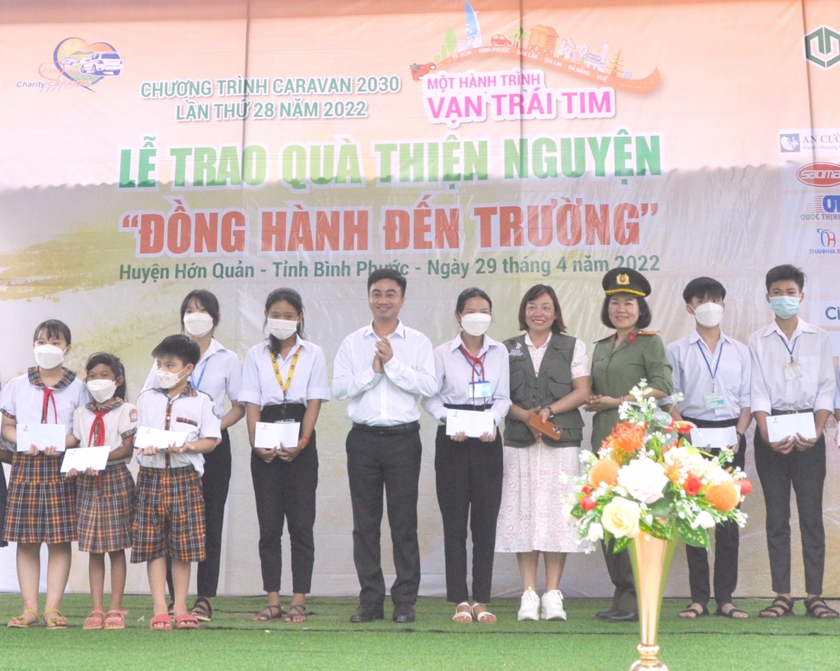 Hàng trăm doanh nhân chung tay mang nụ cười đến hàng nghìn trẻ thơ