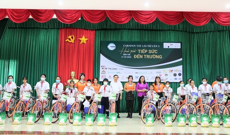 Đong đầy cảm xúc tại Chương trình Caravan "Hành trình tiếp sức đến trường 2022"