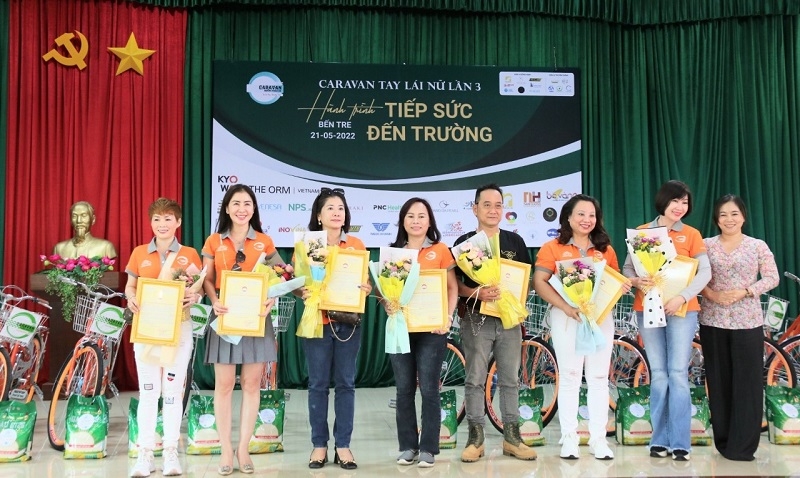 Đong đầy cảm xúc tại Chương trình Caravan "Hành trình tiếp sức đến trường 2022"