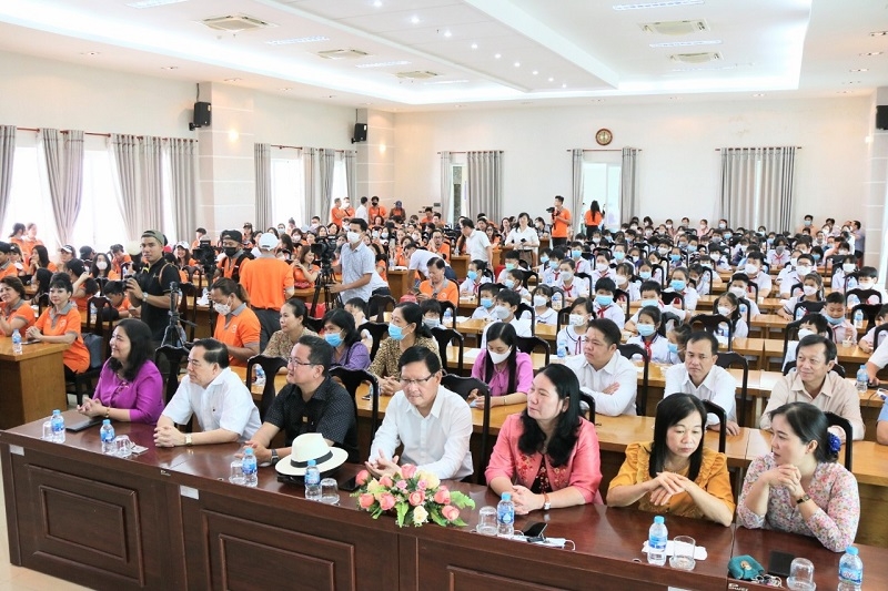 Đong đầy cảm xúc tại Chương trình Caravan "Hành trình tiếp sức đến trường 2022"