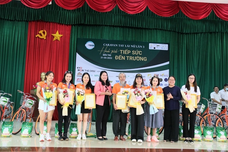 Đong đầy cảm xúc tại Chương trình Caravan "Hành trình tiếp sức đến trường 2022"