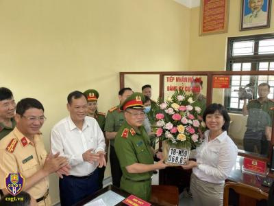 Thứ trưởng Nguyễn Văn Long kiểm tra công tác phân cấp đăng ký xe tại Nam Định