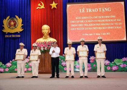 Chủ tịch UBND tỉnh Cà Mau khen thưởng các tập thể, cá nhân có thành tích điều tra các vụ trọng án