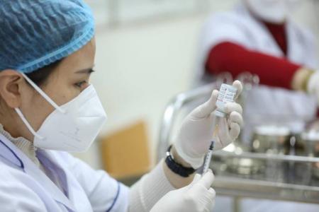 Bộ Y tế đề nghị các địa phương tập trung đẩy mạnh tiêm mũi 3 vaccine COVID-19