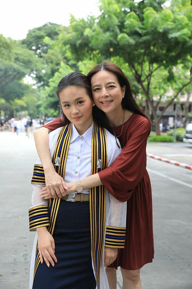 Con gái của nữ tỷ phú Madam Pang: xinh đẹp, tài năng, có 2 bằng cử nhân