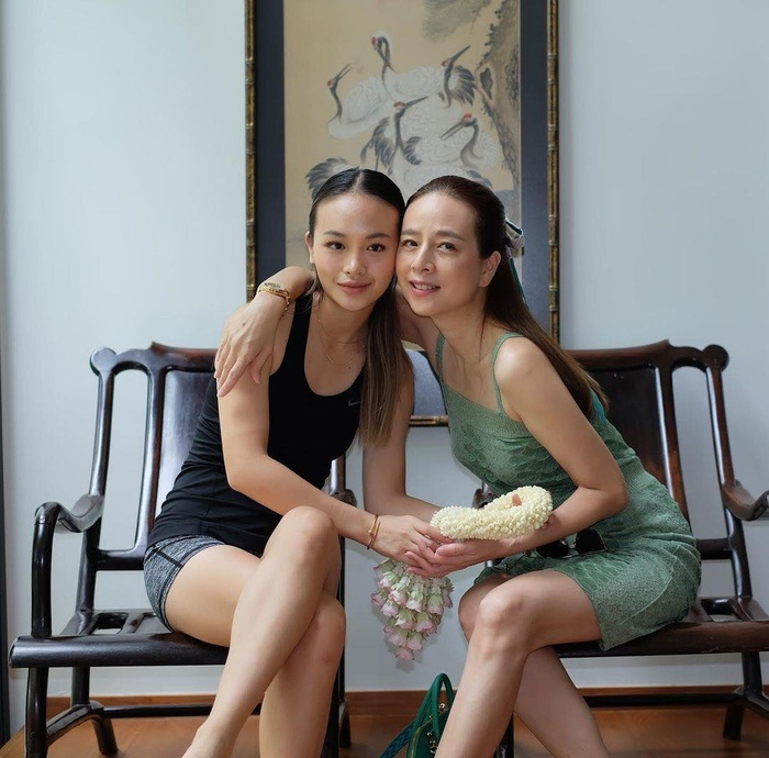 Con gái của nữ tỷ phú Madam Pang: xinh đẹp, tài năng, có 2 bằng cử nhân