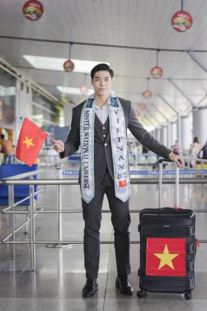 Á quân Ngô Hoàng Phi Việt chính thức lên đường đi thi Nam vương Hoàn Vũ