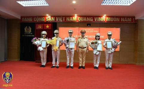 Cục CSGT tổ chức thăng cấp bậc hàm, nâng bậc lương cho cán bộ, chiến sĩ