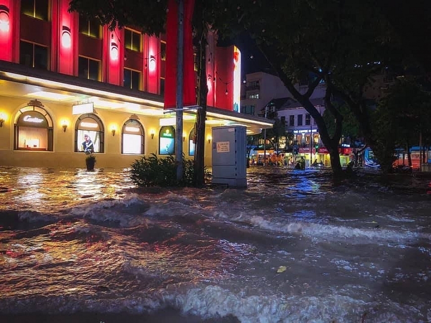 Hà Nội ngập lớn mỗi khi mưa to